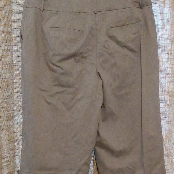 Lane Bryant Plus Size Crop Pants - Picture 2 of 2